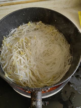 酸菜粉丝汤的做法步骤：4