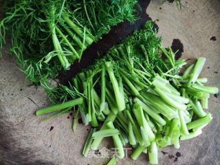 玉米面儿蒸小茴香的做法步骤：1