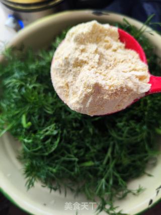 玉米面儿蒸小茴香的做法步骤：2