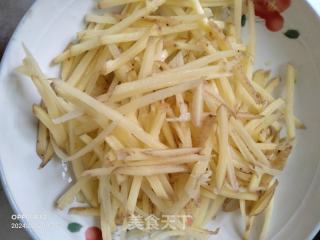酸辣土豆丝的做法步骤：2