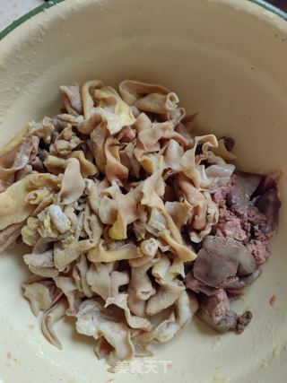 鸡杂粉条的做法步骤：1