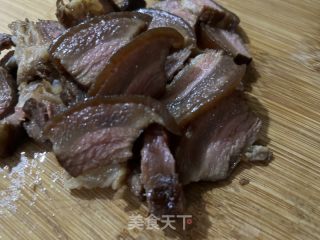 炒腊肉的做法步骤：1