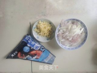 铁板虾滑的做法步骤：1
