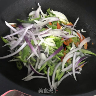 青椒炒驴板肠的做法步骤：5