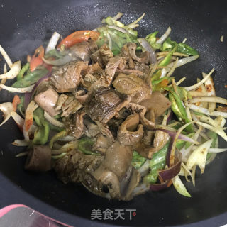 青椒炒驴板肠的做法步骤：7