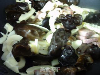 酱肉黑木耳炒雷笋的做法步骤：7