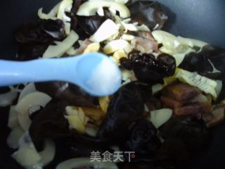 酱肉黑木耳炒雷笋的做法步骤：8