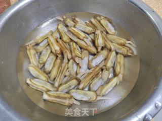 葱姜炒蛏子的做法步骤：1