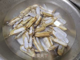 葱姜炒蛏子的做法步骤：4