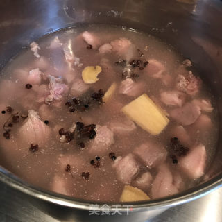 咖喱牛肉炖土豆的做法步骤：1