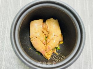 不加一滴水做出来的香喷喷盐焗猪蹄的做法步骤：3