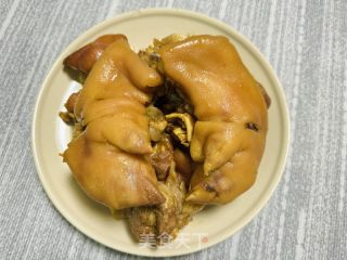 不加一滴水做出来的香喷喷盐焗猪蹄的做法步骤：4