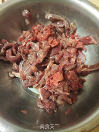 大葱炒羊肉的做法步骤：1