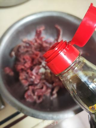 大葱炒羊肉的做法步骤：2