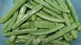 干煸四季豆的做法步骤：2