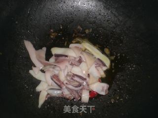 蒜薹炒鱿鱼的做法步骤：4