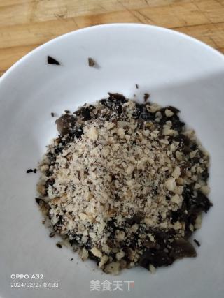 核桃仁木耳蒸鸡蛋的做法步骤：3