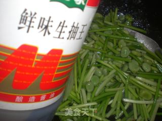 蒜薹烧蚕豆的做法步骤：5