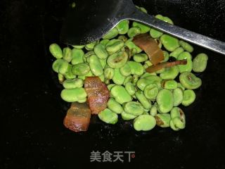 腊肉蚕豆米的做法步骤：2