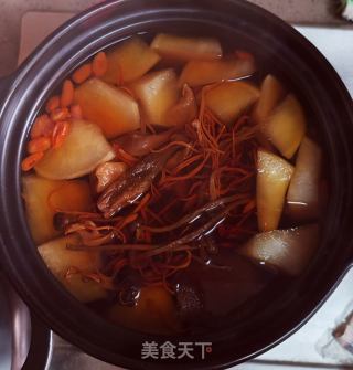 萝卜鸭架菌汤的做法步骤：1