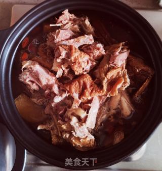 萝卜鸭架菌汤的做法步骤：2