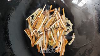 水芹炒腊肉的做法步骤：6