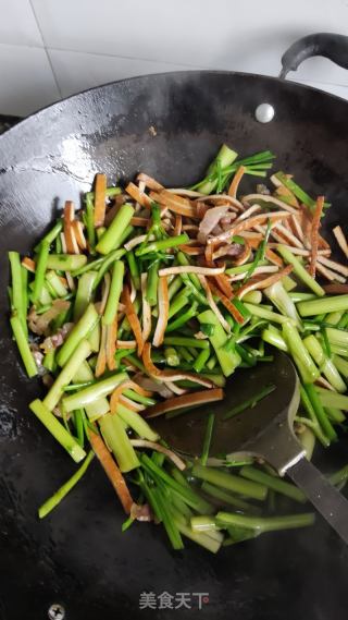 水芹炒腊肉的做法步骤：9