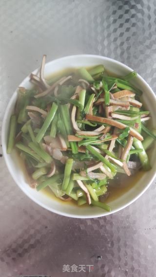 水芹炒腊肉的做法步骤：10