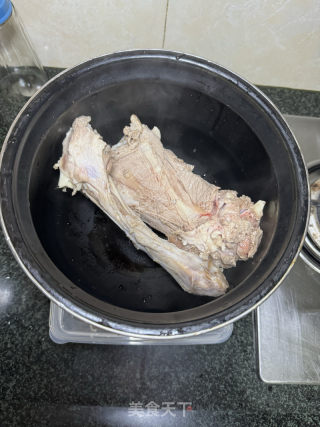 马蹄甘蔗煲羊骨汤的做法步骤：6