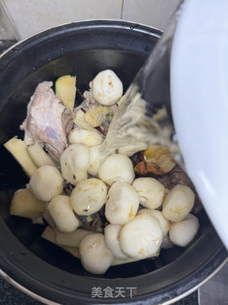 马蹄甘蔗煲羊骨汤的做法步骤：10