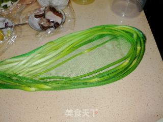 腊肉炒蒜苔的做法步骤：1