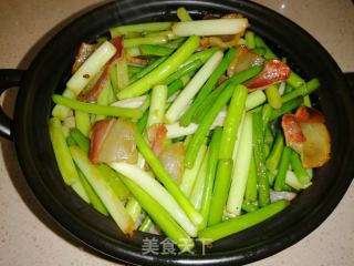 腊肉炒蒜苔的做法步骤：6