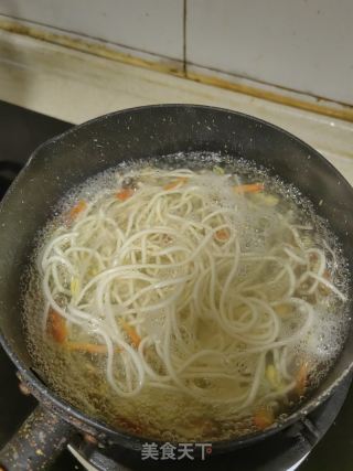 青椒肉丝豆芽儿拌面的做法步骤：5