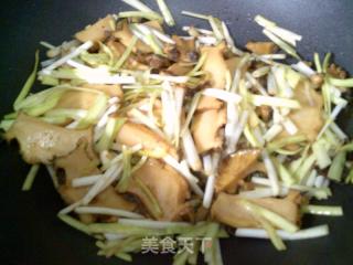 韭黄炒鲍鱼的做法步骤：9