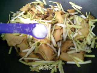 韭黄炒鲍鱼的做法步骤：10