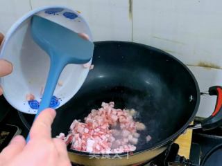 家常肉丁炸酱面的做法步骤：1