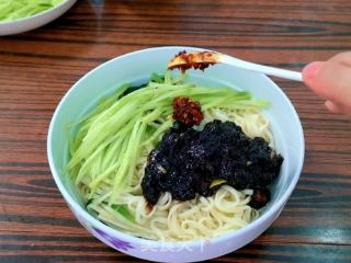 家常肉丁炸酱面的做法步骤：8