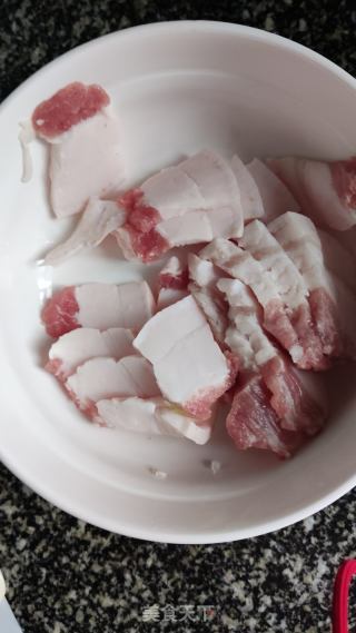 大白菜烧五花肉的做法步骤：1