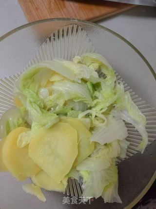 麻辣拌的做法步骤：1