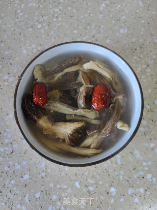菌菇瘦肉汤的做法步骤：4