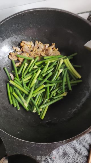 蒜苗炒腊肉的做法步骤：5