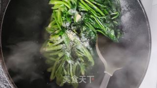 清炒菠菜的做法步骤：4