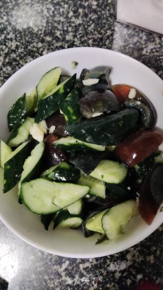 黄瓜凉拌皮蛋的做法步骤：3