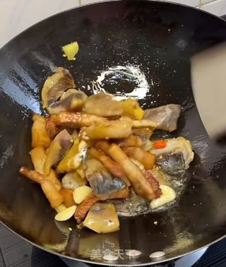 咸鱼五花肉炖黄豆的做法步骤：3