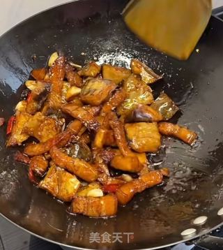 咸鱼五花肉炖黄豆的做法步骤：4