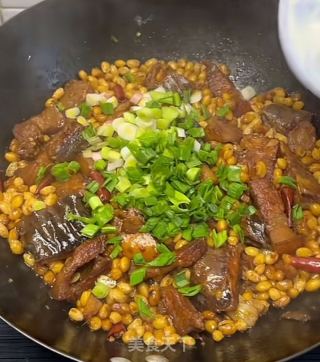 咸鱼五花肉炖黄豆的做法步骤：6