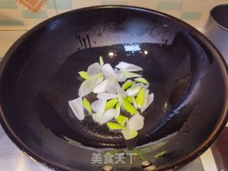 葱椒竹蛏的做法步骤：4