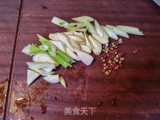 盐水卤蚕蛹的做法步骤：3