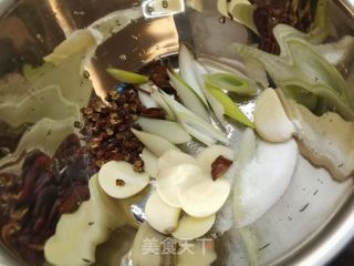 盐水卤蚕蛹的做法步骤：4