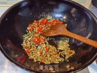 酸辣泡椒炒鸡胗的做法步骤：7